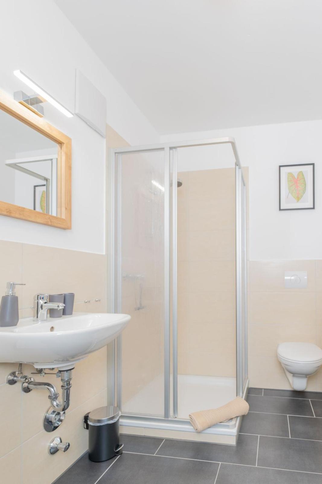 Modernes Apartment Mit Privatem Stellplatz Wenige Minuten Von Der Innenstadt & Mosel Koblenz  Exterior foto